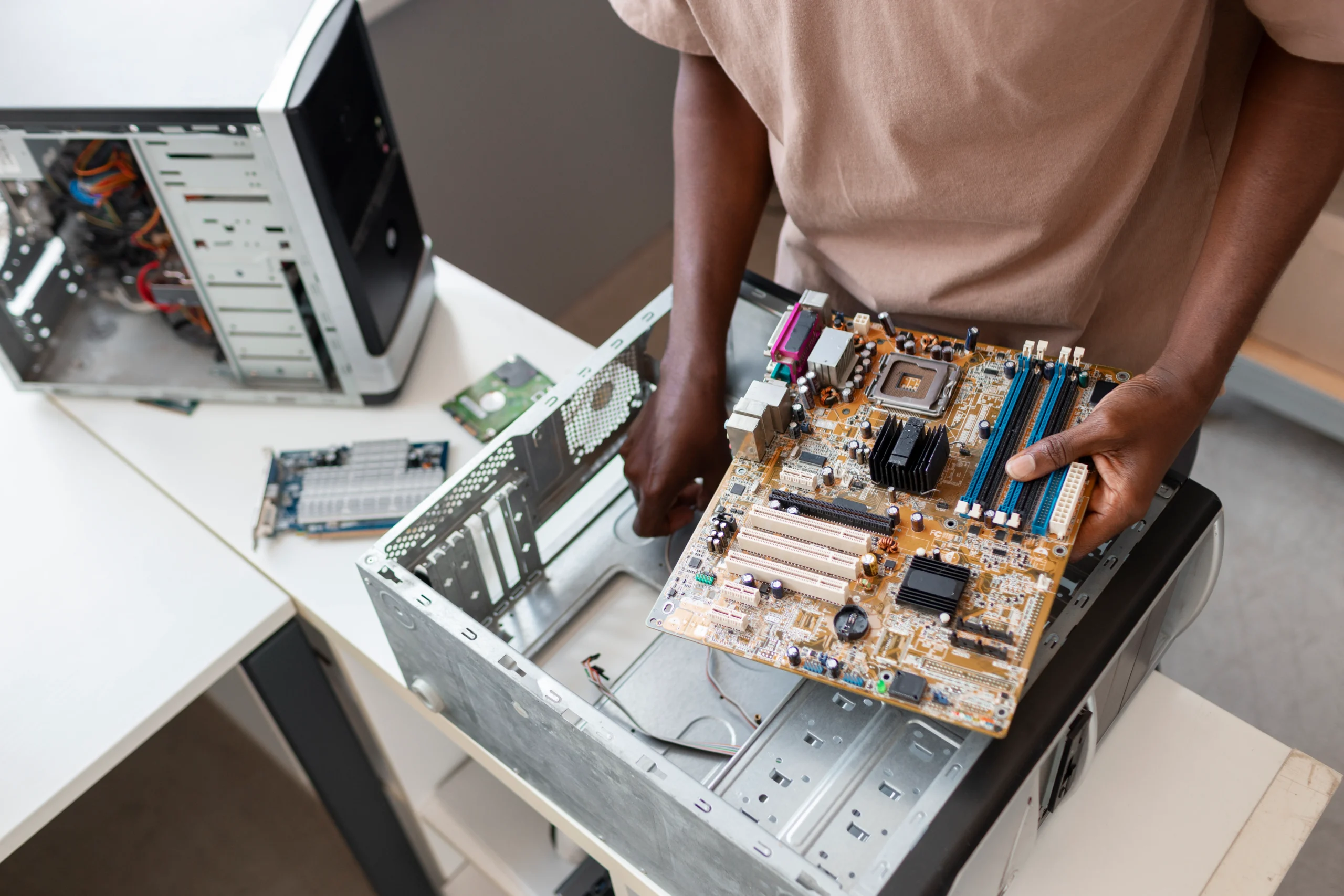 trwho.com hardware